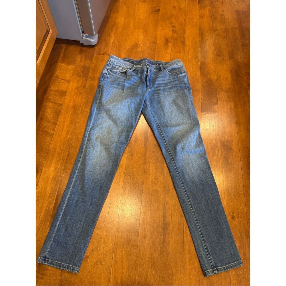 Woman’s Ann Taylor loft relaxed skinny jeans size 4